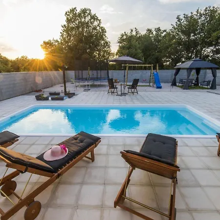 Beautiful With Private Swimming Pool Vila *