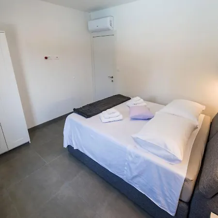 Vila Beautiful With Private Swimming Pool Brisevo