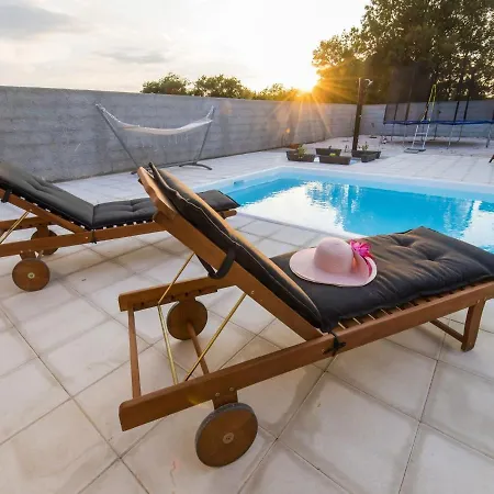 Vila Beautiful With Private Swimming Pool