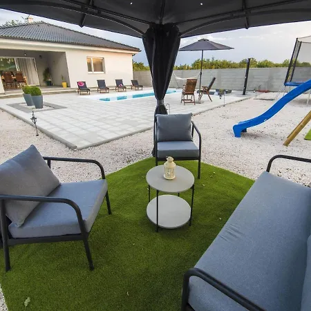 Beautiful With Private Swimming Pool *