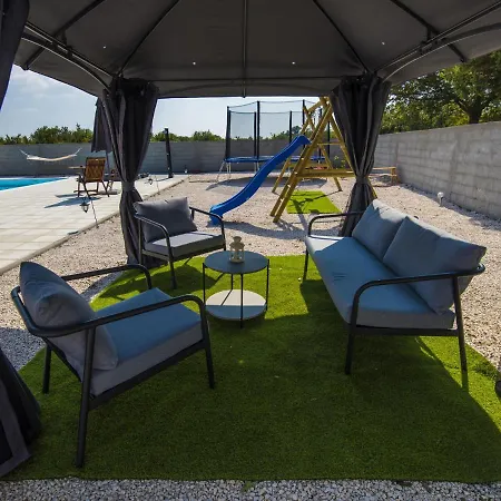 Beautiful With Private Swimming Pool *